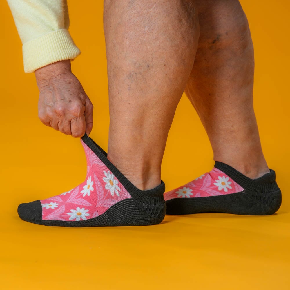Viasox Coral Daisy Ankle Socks detail close-up