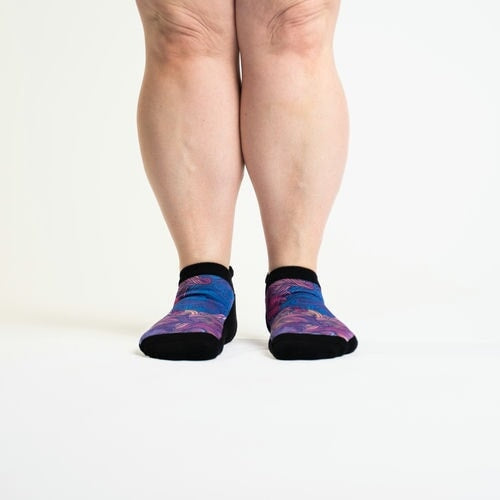 A person wearing wild winds diabetic ankle socks