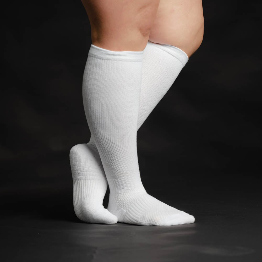 A model wearing white compression socks