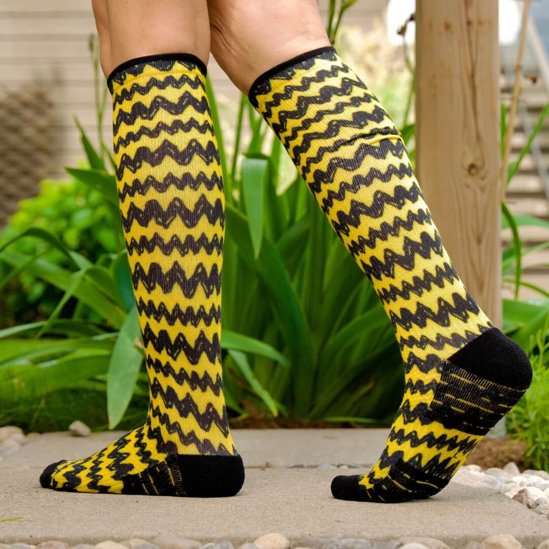 Charlie-brown-yellow-compression-socks