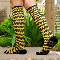 Charlie-brown-yellow-compression-socks
